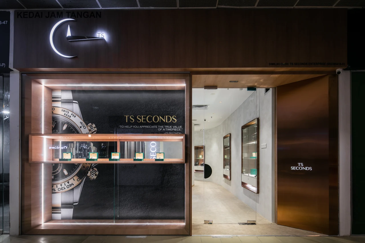 TS Seconds, photograph 2